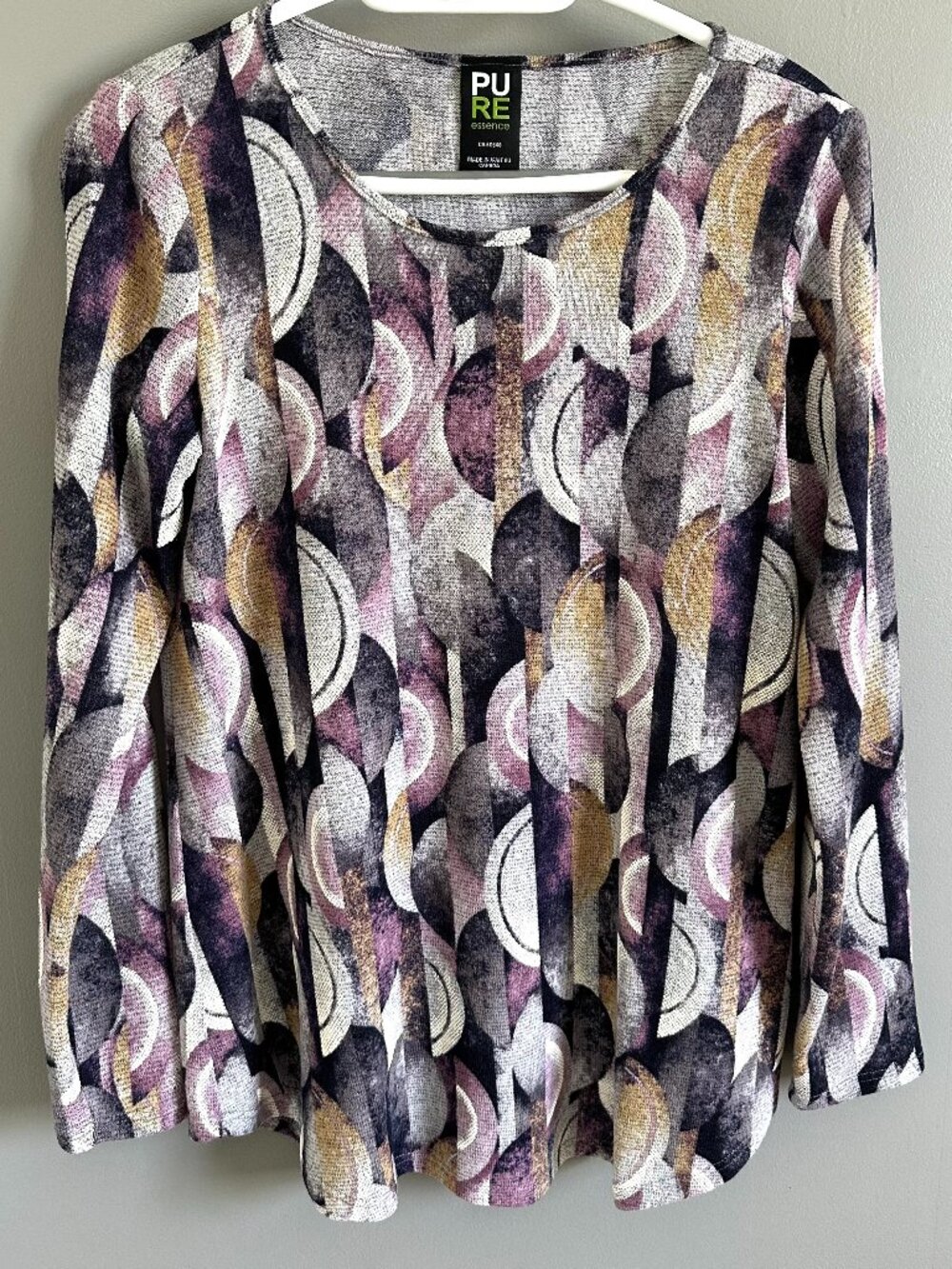 Pure Essence Striking Colourful Long Sleeve Top Women's Small - like new